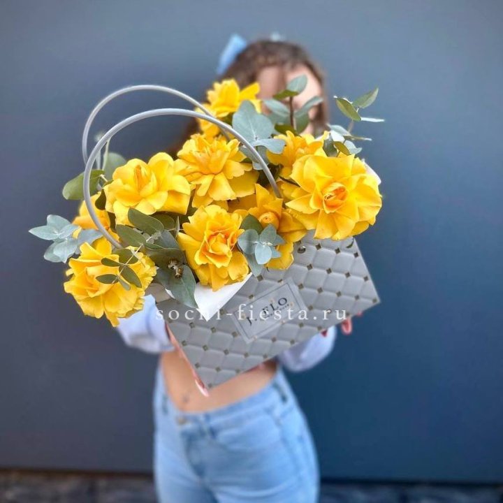 Сумочка с розами "Эдель" в Кургане