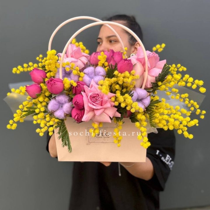 Сумочка мимозы и роз "Примавера" в Кургане