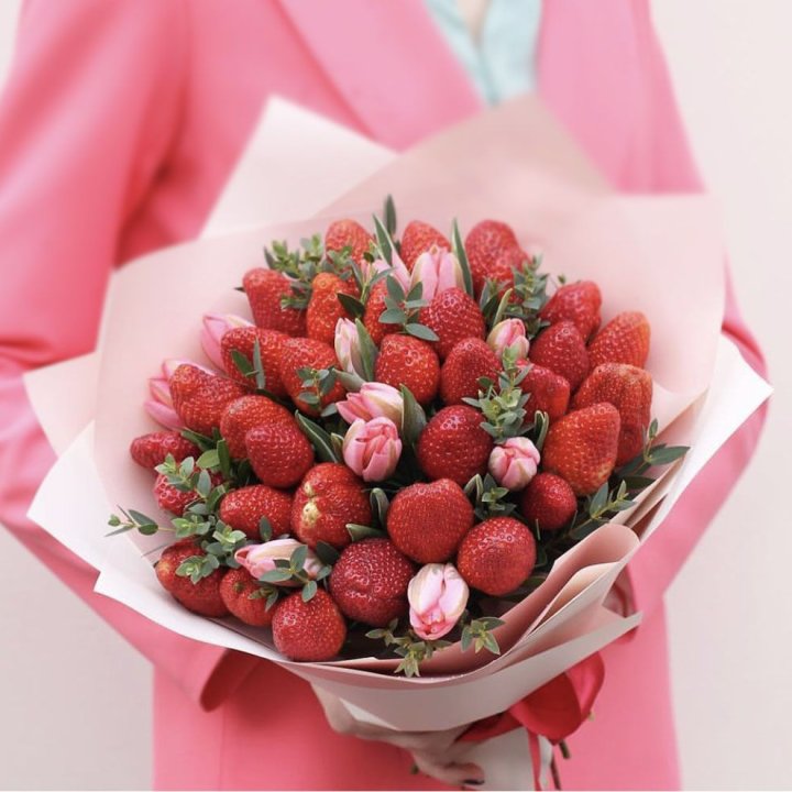 Тюльпаны и клубника в Кургане