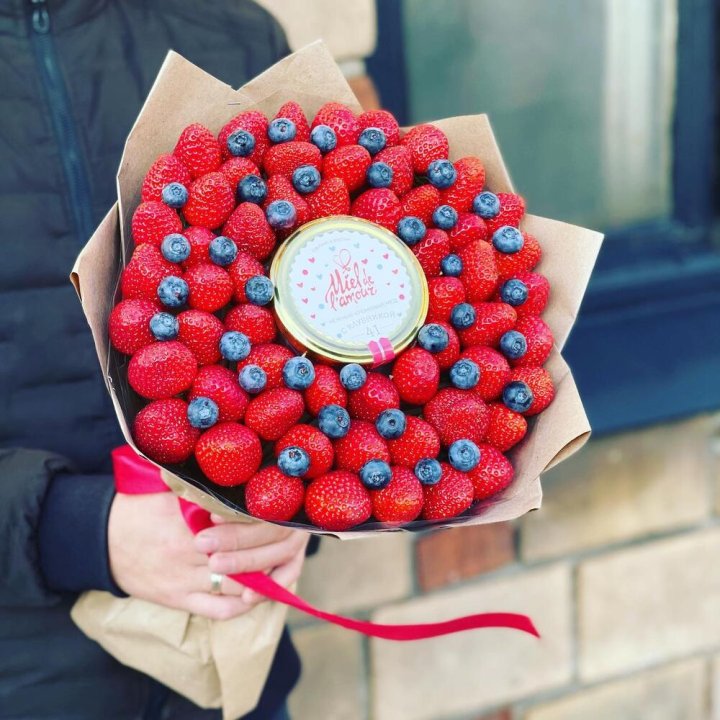 "Клубника и мёд" в Кургане