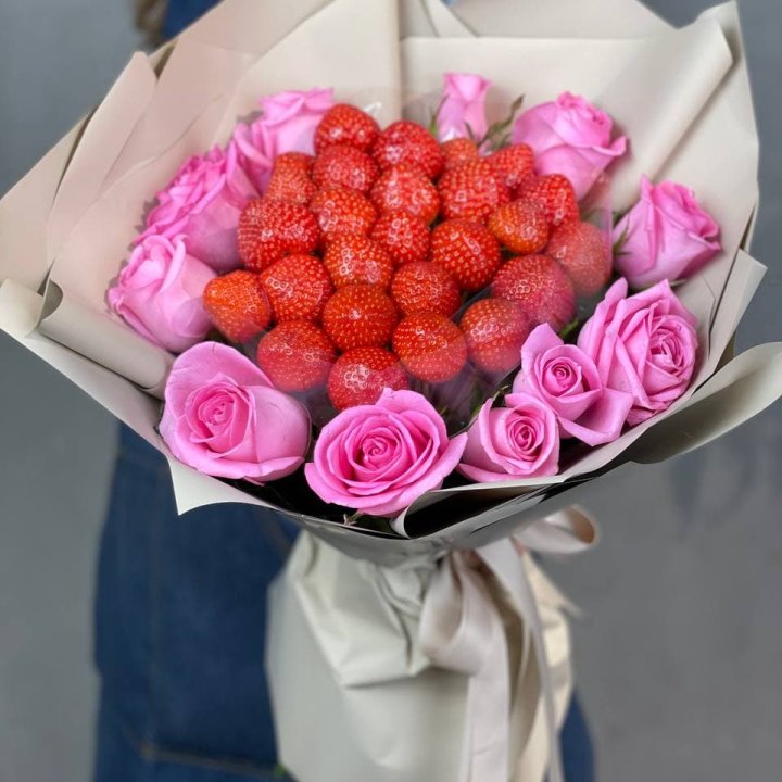 Клубника и розы в Кургане