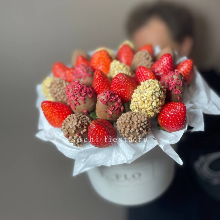 Клубника в боксе 30 ягод в Кургане