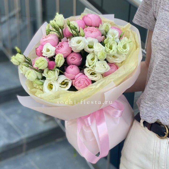 Букет кустовых роз с эустомой в Кургане