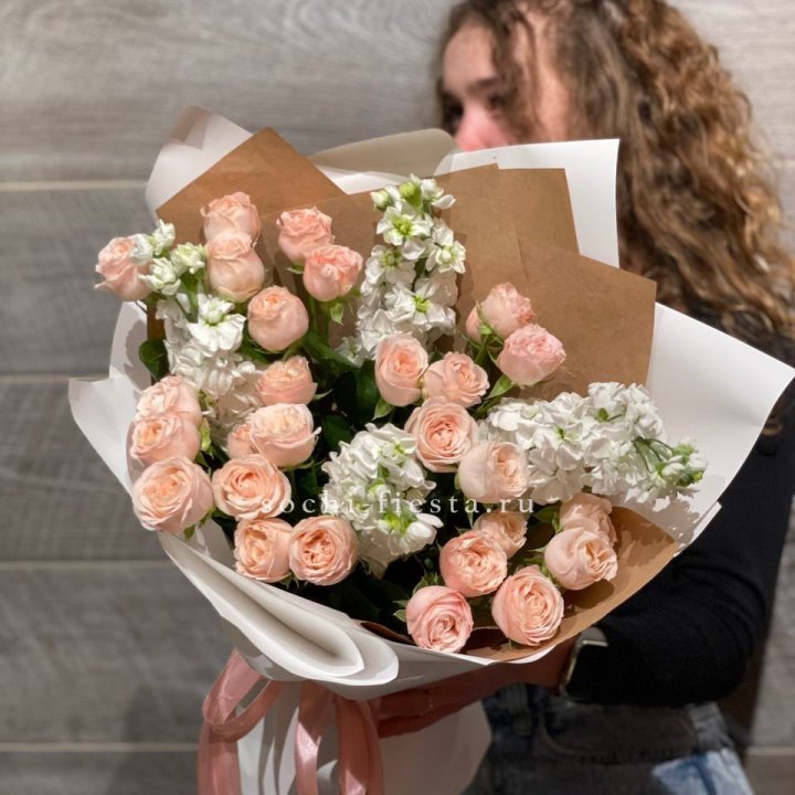 Букет бомбасти и маттиола в Кургане