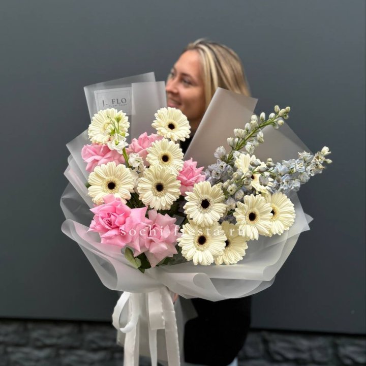 Букет роз и гербер в Кургане