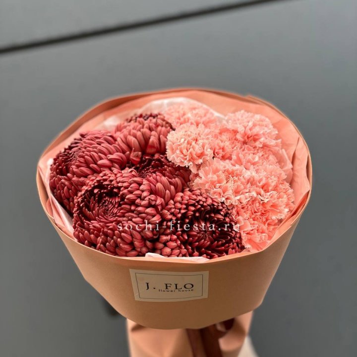 Букет хризантем и диантусов  в Кургане