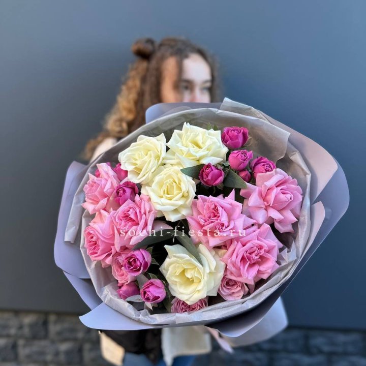 Букет французских и пионовидных роз в Кургане