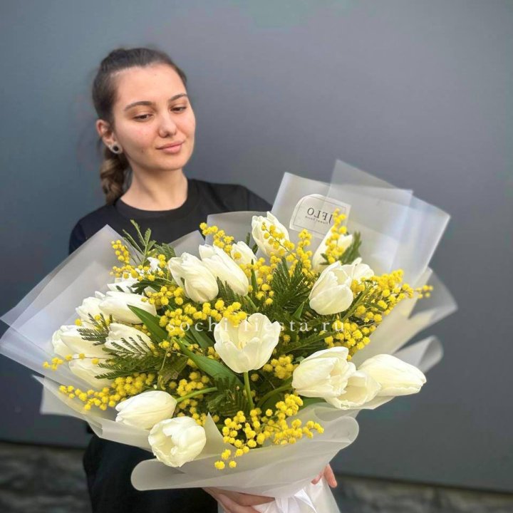 Букет тюльпанов и мимозы в Кургане