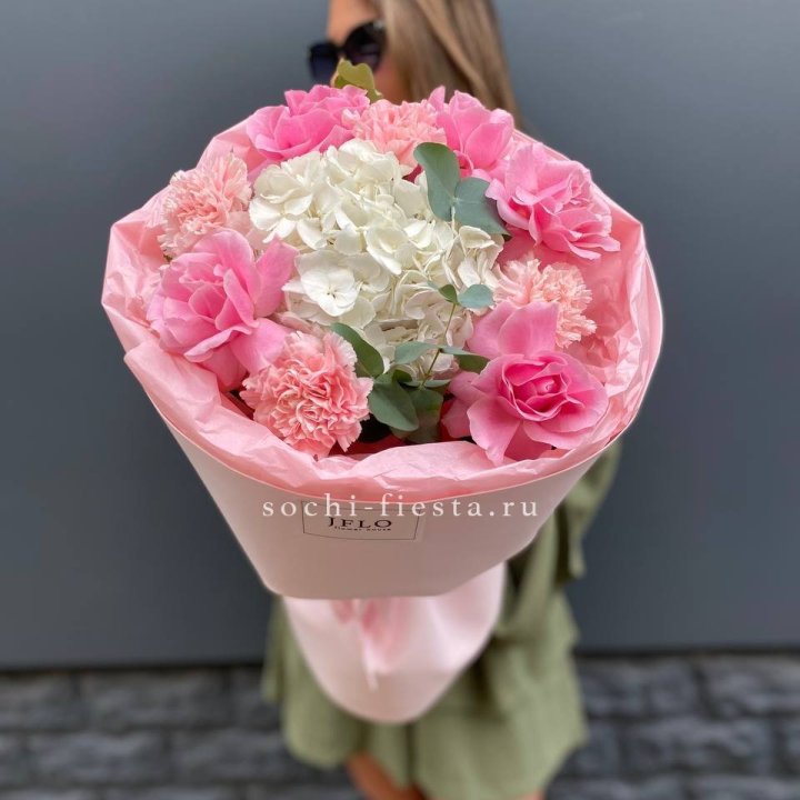  Букет роз и гортензии "Навола" в Кургане