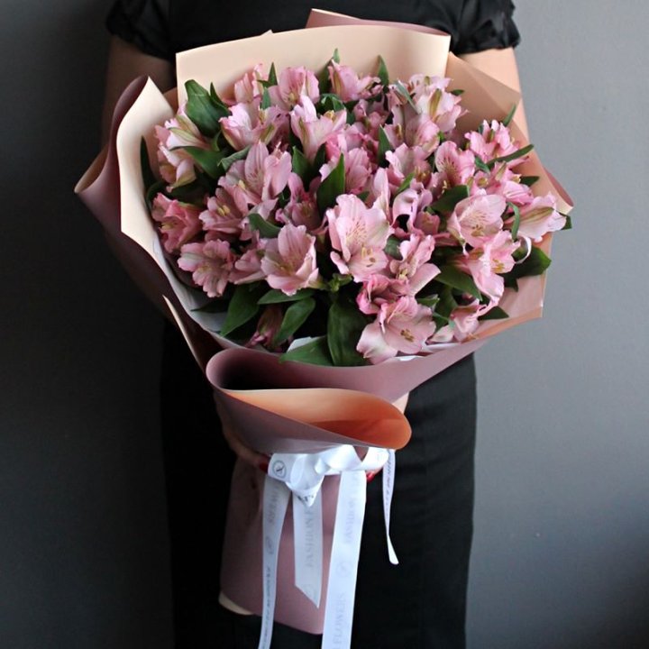 Букет розовых альстромерий в Кургане