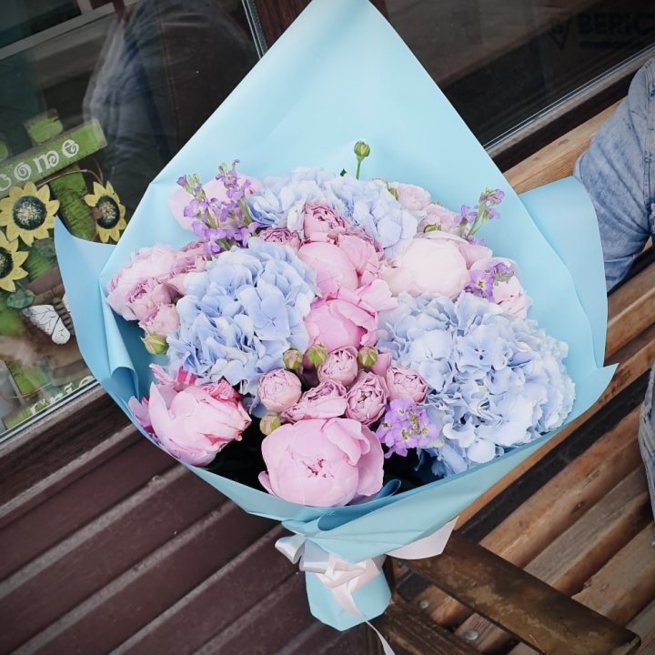 Букет с гортензиями "Блубери" в Кургане