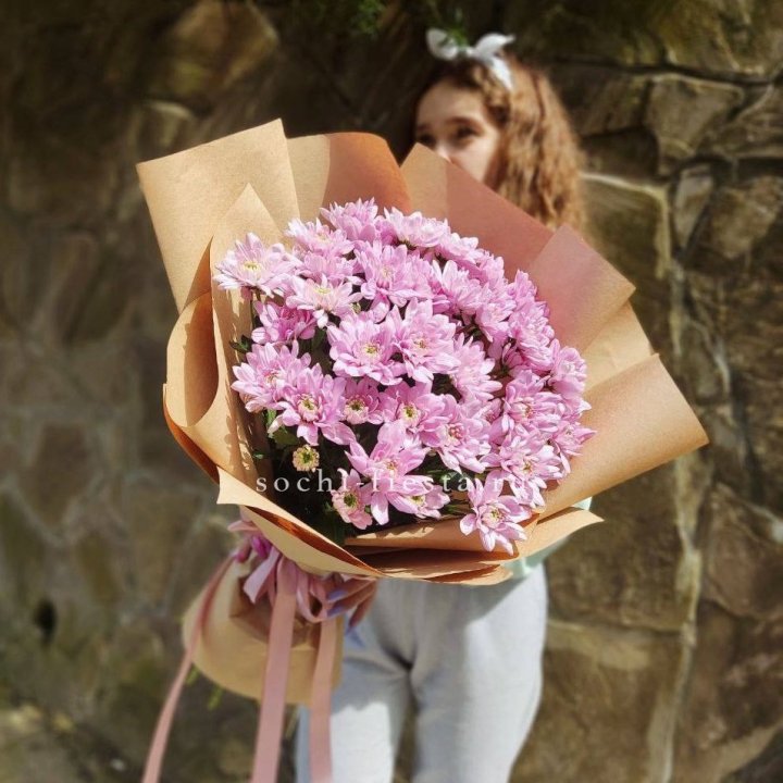 Букет хризантем в крафте в Кургане