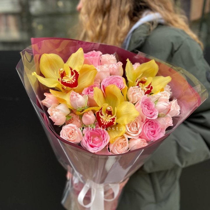  Букет орхидей и роз Есенья в Кургане