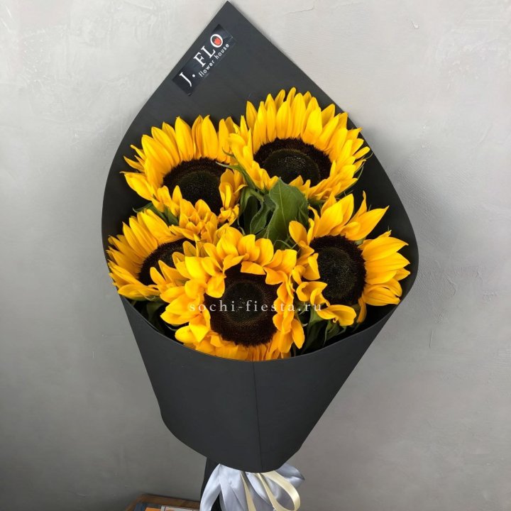 Букет из 5  подсолнухов в Кургане