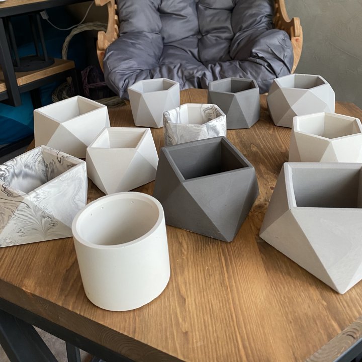 Дизайнерское кашпо в Кургане