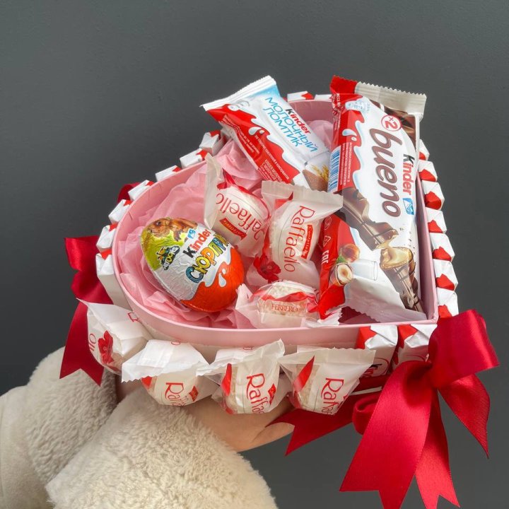 Бокс киндерами и раффаэлло в Кургане