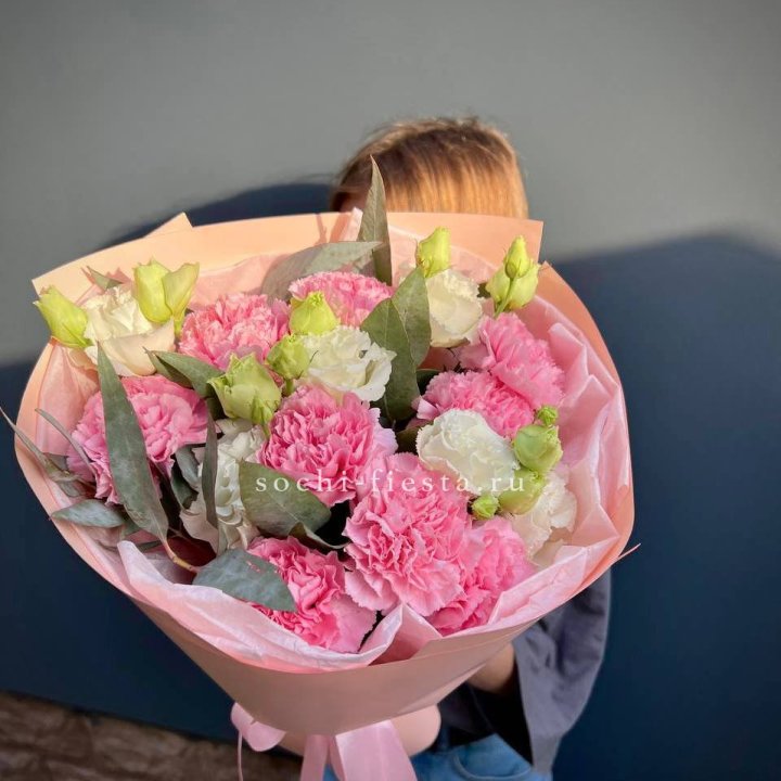 Букет гвоздик и  эустом "Сири" в Кургане