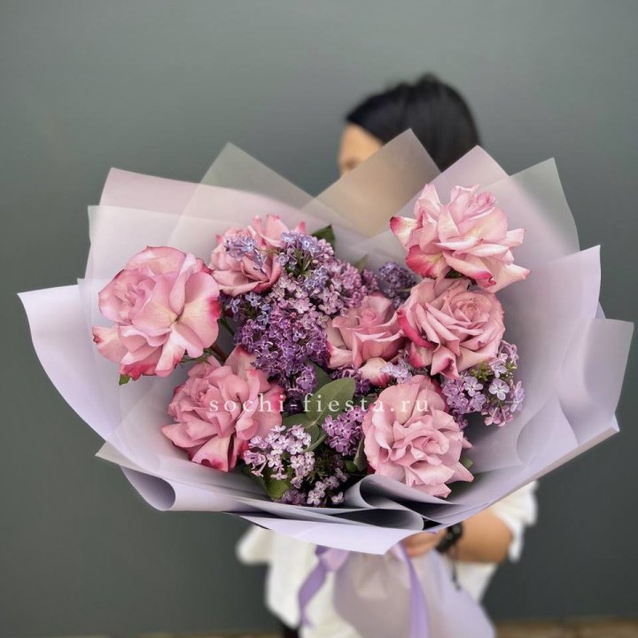 Букет из розовых роз и сирени в Кургане