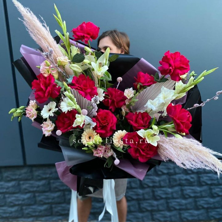 Дизайнерский букет Ред в Кургане