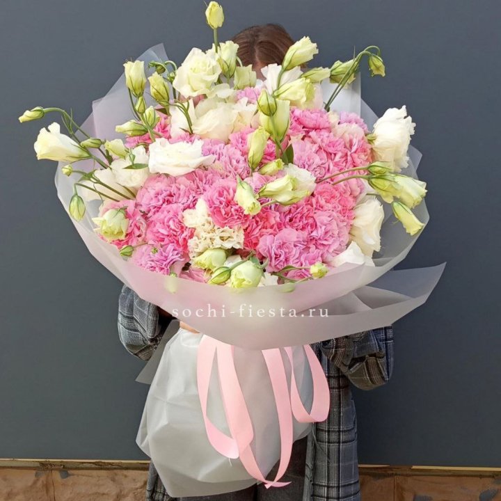 Букет из эустом и диантусов  в Кургане