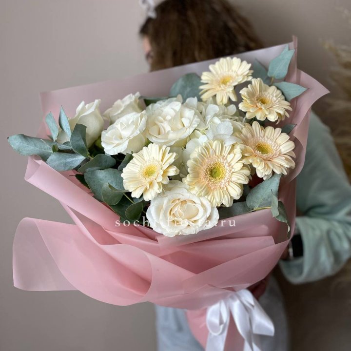 Букет роз, гортензии, гербер  в Кургане