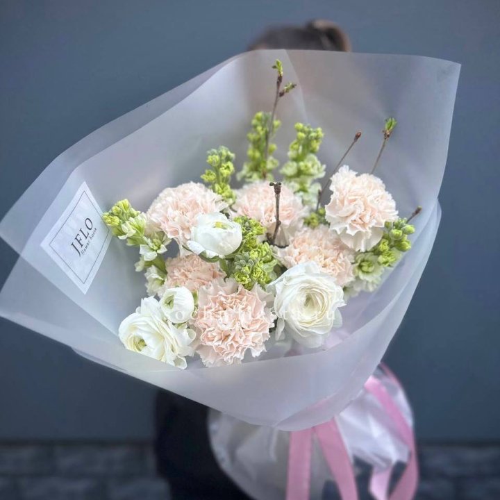 Букет маттиолы и ранункулюсов  в Кургане