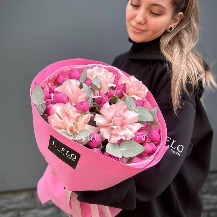 Букет французских и пионовидных роз "Ламиносо" в Кургане