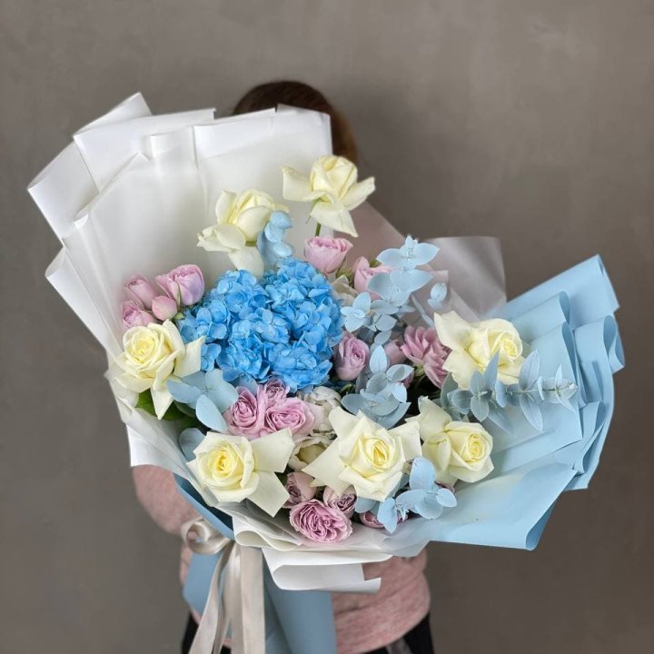 Дизайнерский букет "Блю скайфорт" в Кургане
