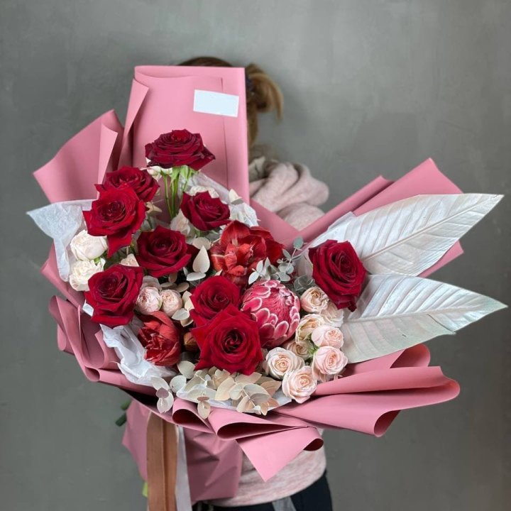 Дизайнерский букет "Ред Вильвет" в Кургане