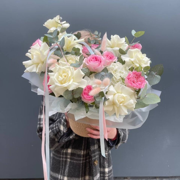 Кашпо с розами в Кургане