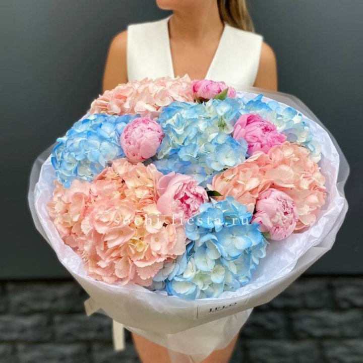 Дуобукет гортензии с пионами  в Кургане