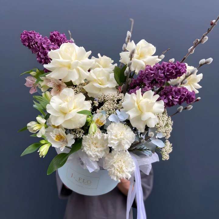 Цветочный бокс Французских роз и Сирени в Кургане