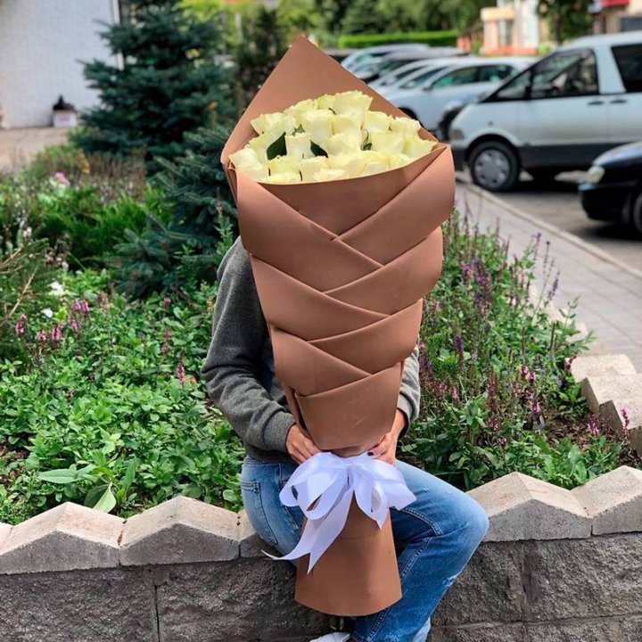 Голландские розы белые "Рыбка" в Кургане