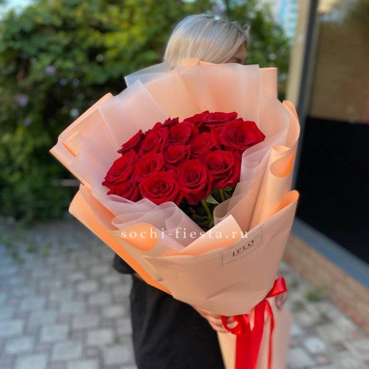 15 голландских роз в оформлении в Кургане