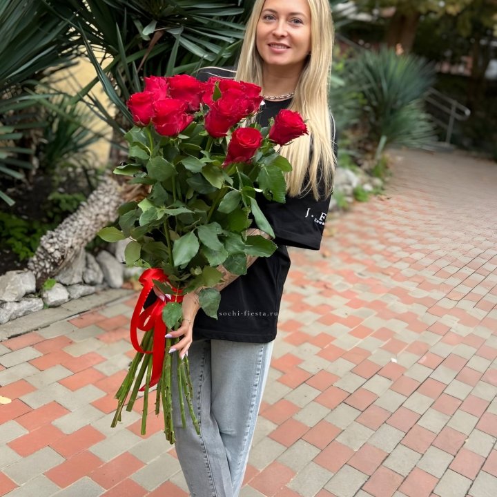 15 высоких красных роз в Кургане