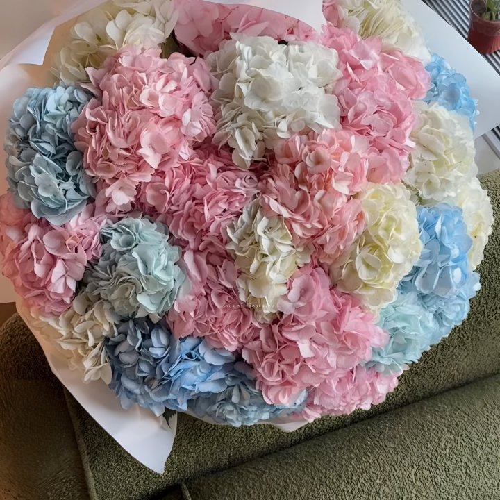 Букет гортензий микс в Кургане