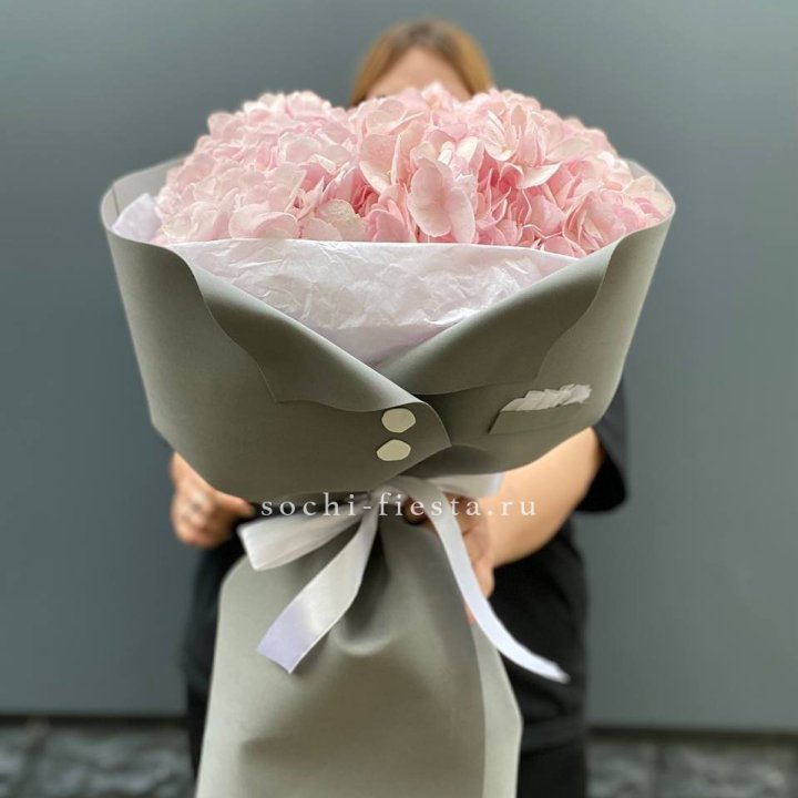  Букет  пиджачок из 5 гортензий в Кургане