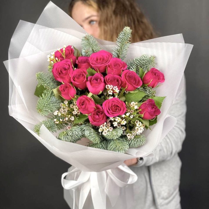 Новогодний букет Елки и Розы в Кургане