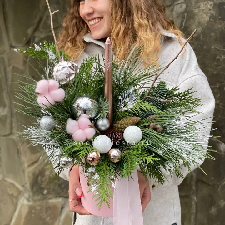 Новогодняя композиция в коробке пинк в Кургане