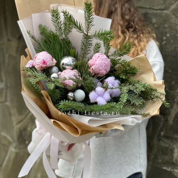 Новогодний букет с пионами  в Кургане