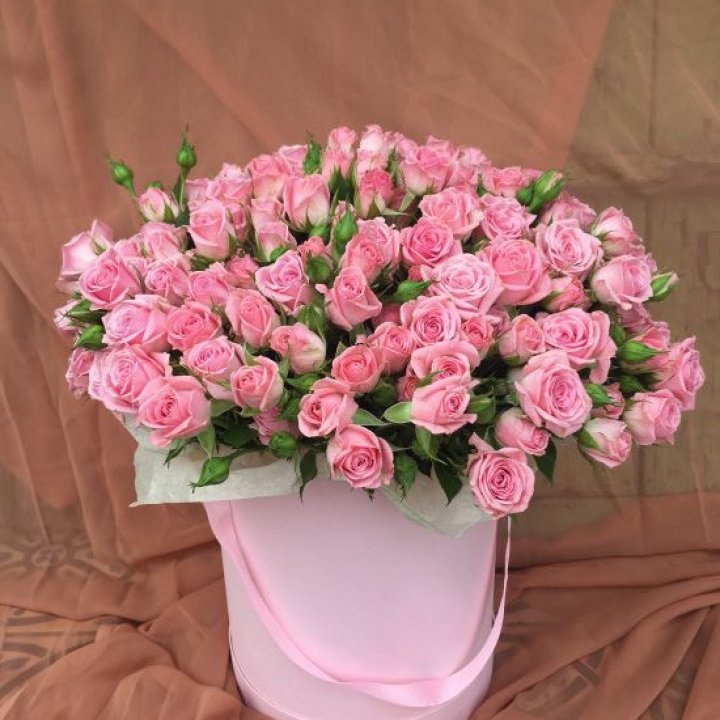 Кустовые розы в коробке в Кургане