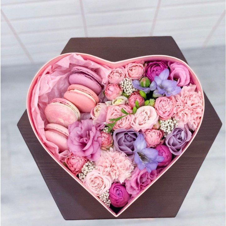 Бокс-сердце с макаронс  в Кургане