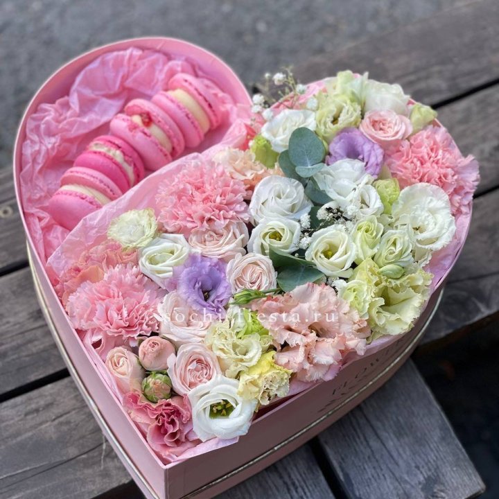 Бокс-сердце с макарон "Пинк" в Кургане