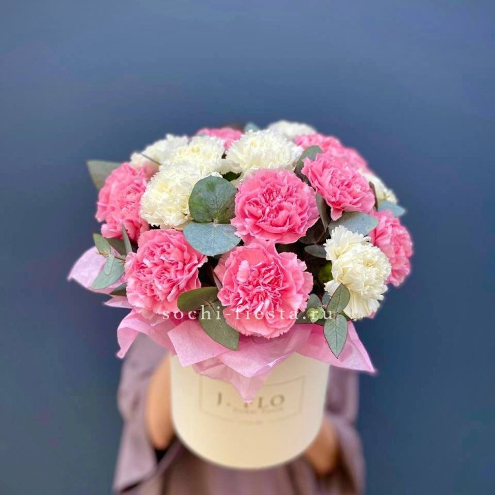 Диантусы в цилиндре в Кургане