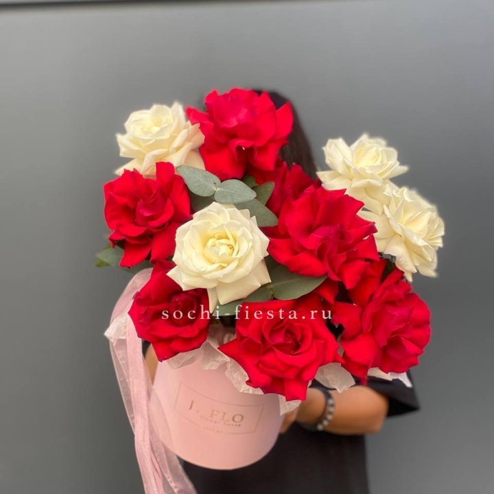 13 Французских роз в боксе в Кургане