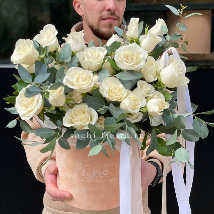 41 белая роз в бархатном боксе в Кургане