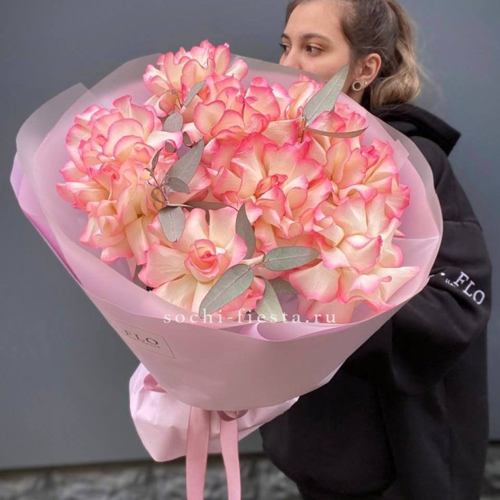 9 французских роз Джумилия в Кургане