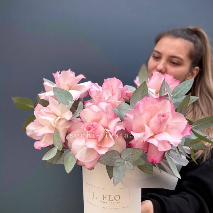 7 Французских роз в боксе в Кургане