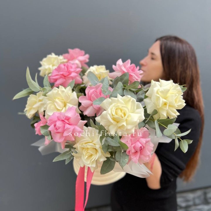 Зефирный бокс из 17 французских роз микс в Кургане