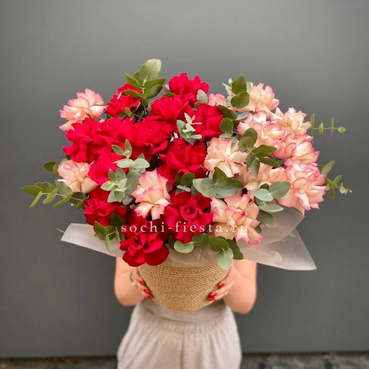 25 Французских роз в джутовом кашпо  в Кургане